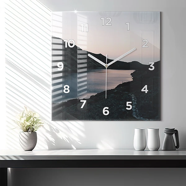 Wanduhr modern quadratisch See und Berge