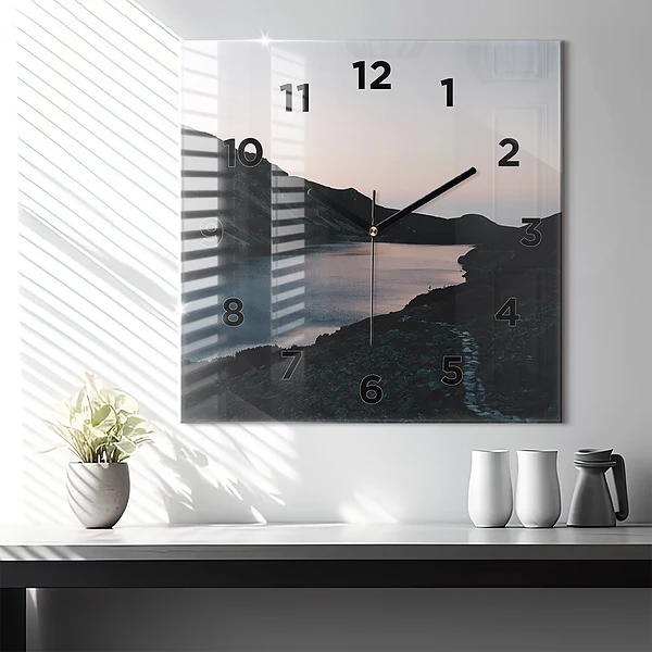 Wanduhr modern quadratisch See und Berge