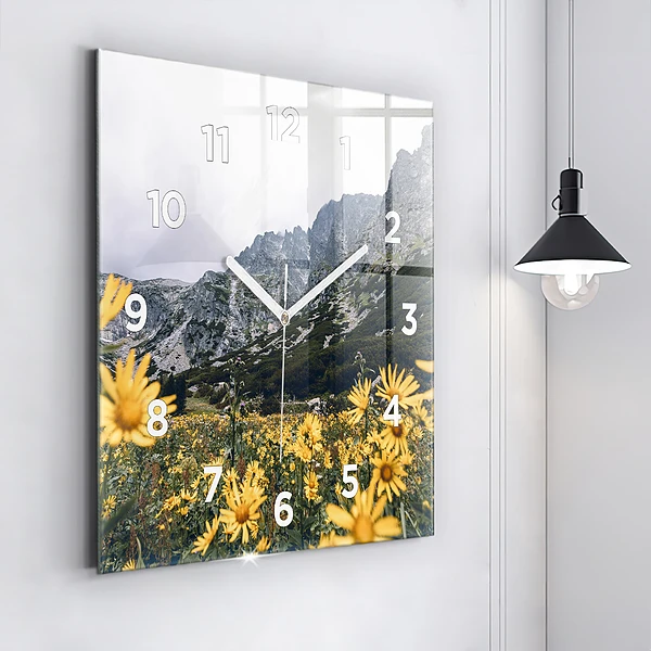 Wanduhr modern quadratisch Blumenwiese in den Bergen