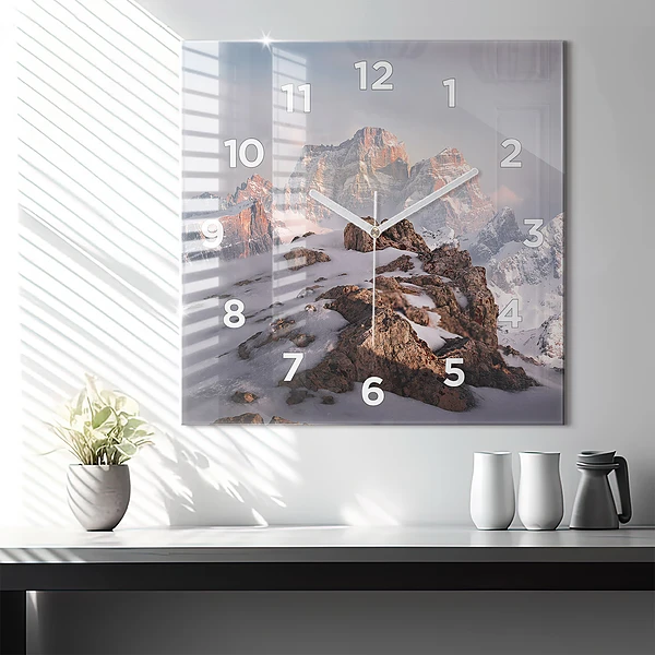 Wanduhr modern quadratisch Berg mit Schnee bedeckt