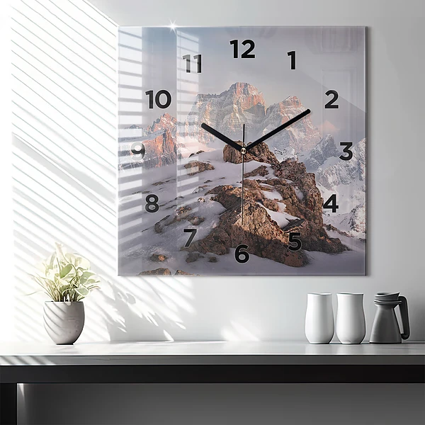 Wanduhr modern quadratisch Berg mit Schnee bedeckt