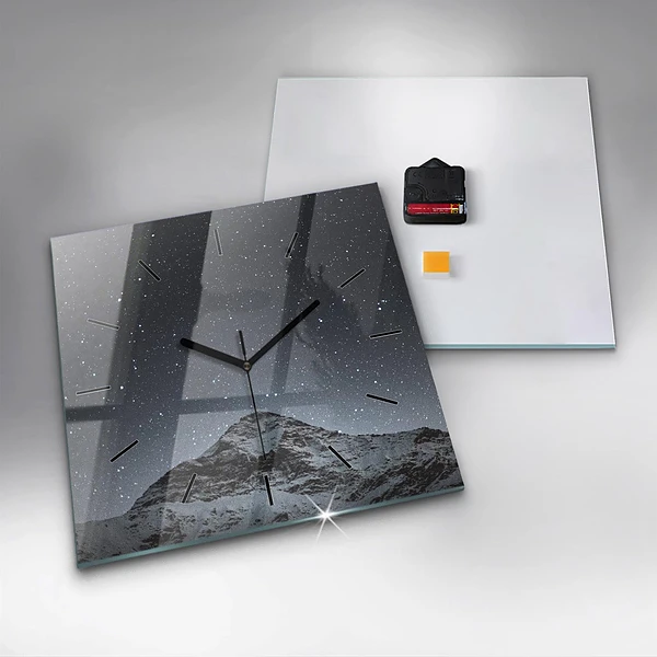 Wanduhr quadratisch mit motiv Ein Berg unter dem Sternenhimmel