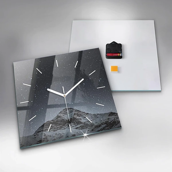 Wanduhr quadratisch mit motiv Ein Berg unter dem Sternenhimmel
