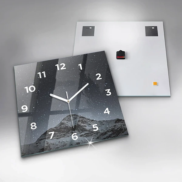 Wanduhr quadratisch mit motiv Ein Berg unter dem Sternenhimmel