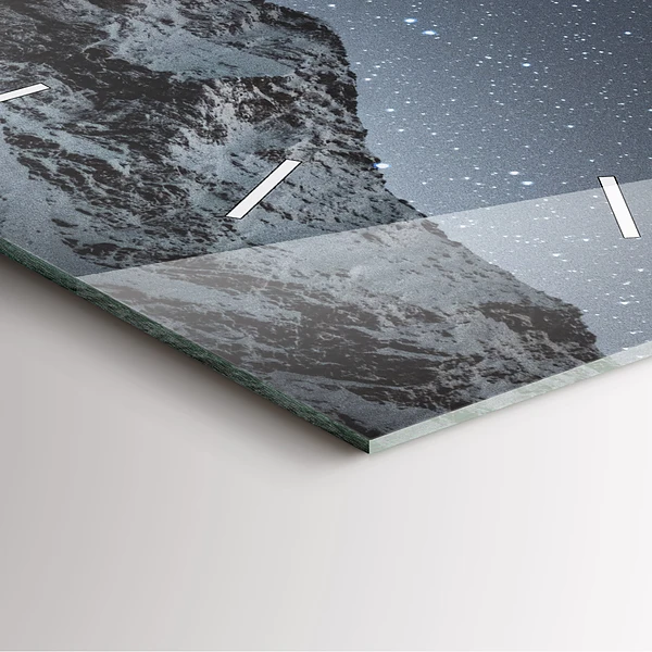 Wanduhr quadratisch mit motiv Ein Berg unter dem Sternenhimmel