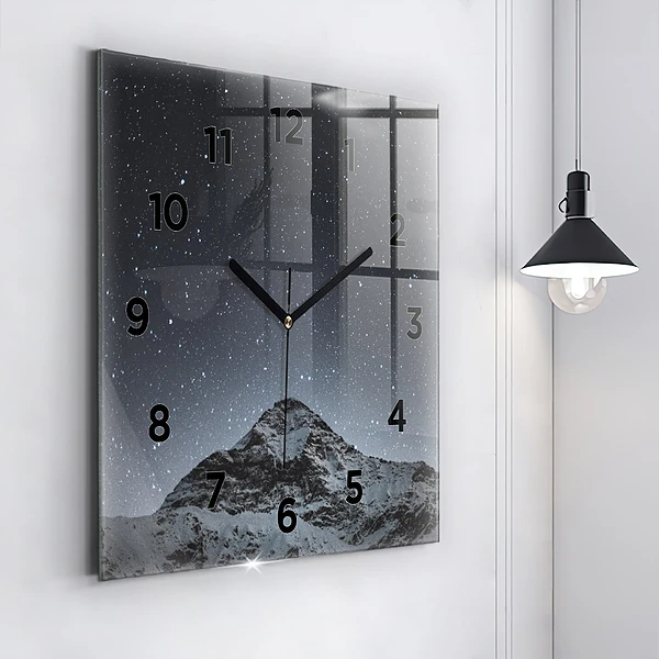 Wanduhr quadratisch mit motiv Ein Berg unter dem Sternenhimmel