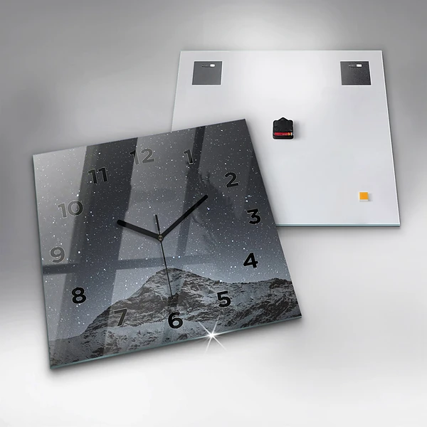 Wanduhr quadratisch mit motiv Ein Berg unter dem Sternenhimmel