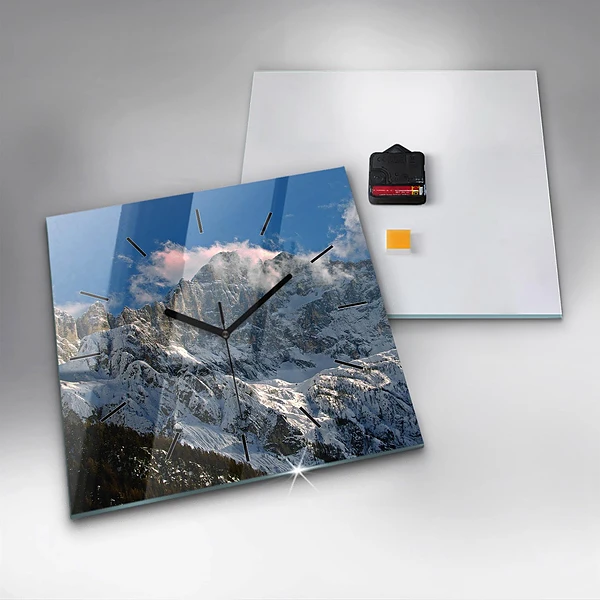 Wanduhr quadratisch Berge unter dem blauen Himmel