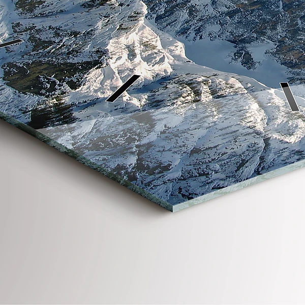 Wanduhr quadratisch Berge unter dem blauen Himmel
