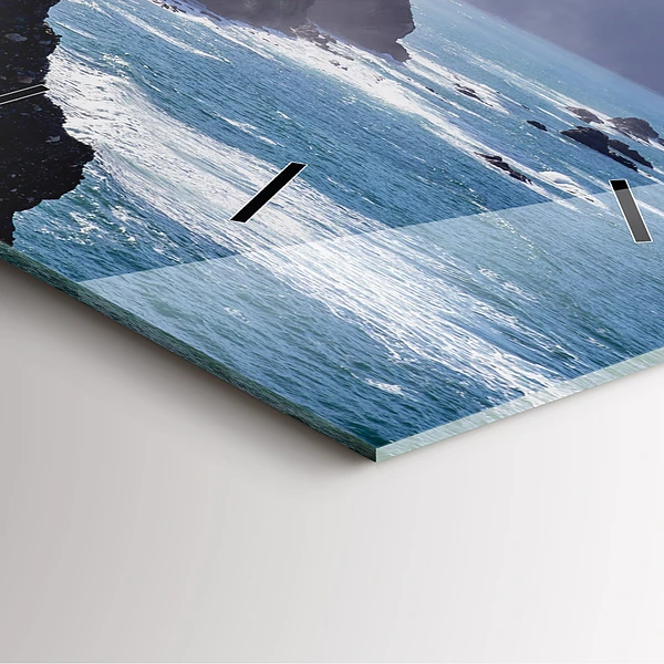 Wanduhr quadratisch mit motiv Berge am Meer