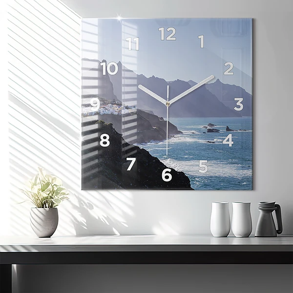 Wanduhr quadratisch mit motiv Berge am Meer