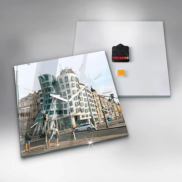 Wanduhr quadratisch Tanzendes Haus Prag