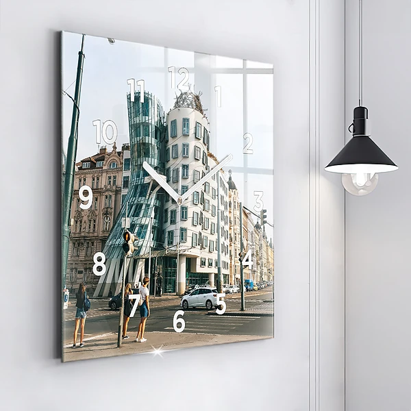 Wanduhr quadratisch Tanzendes Haus Prag