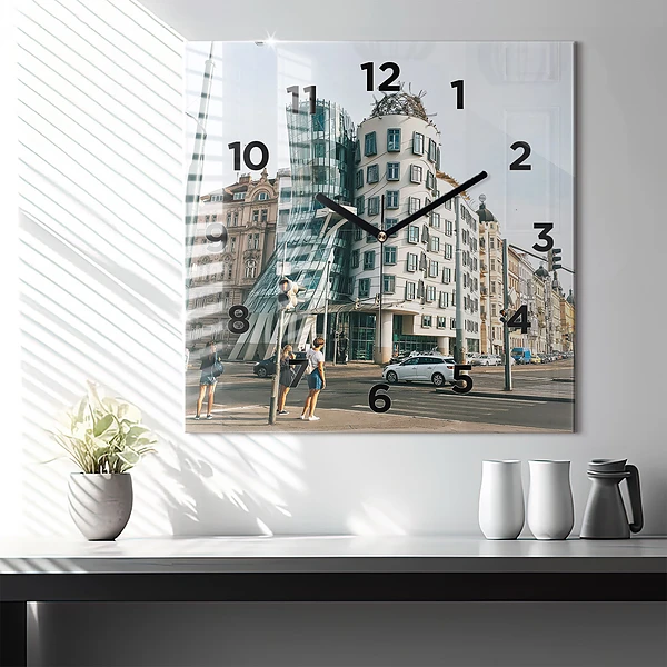 Wanduhr quadratisch Tanzendes Haus Prag