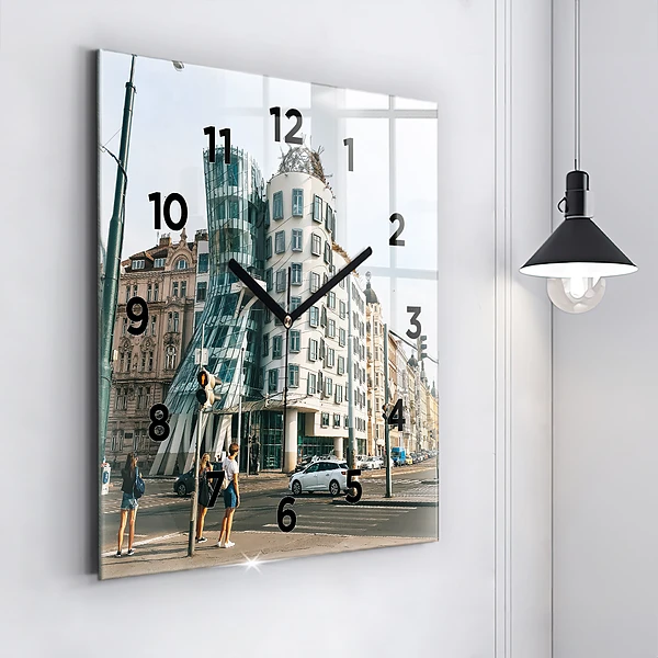 Wanduhr quadratisch Tanzendes Haus Prag