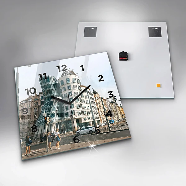 Wanduhr quadratisch Tanzendes Haus Prag