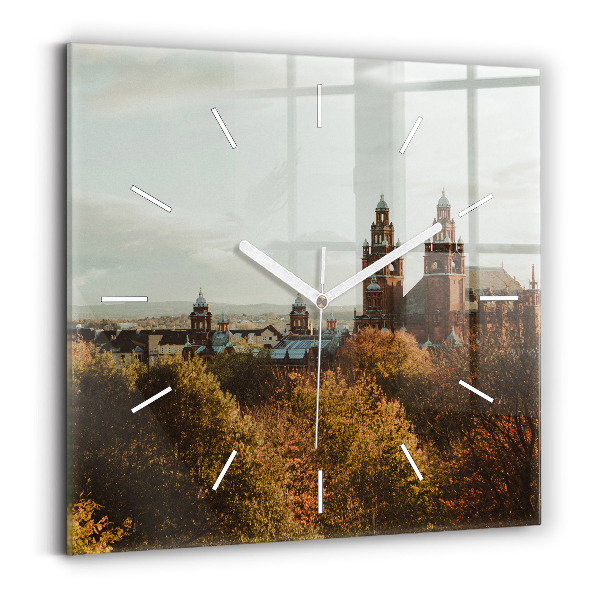 Wanduhr modern quadratisch Kunstgalerie in Glasgow