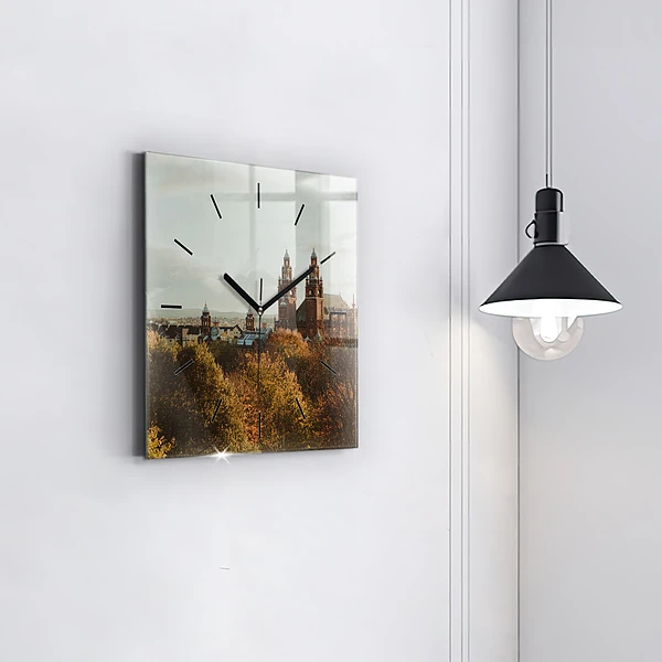 Wanduhr modern quadratisch Kunstgalerie in Glasgow