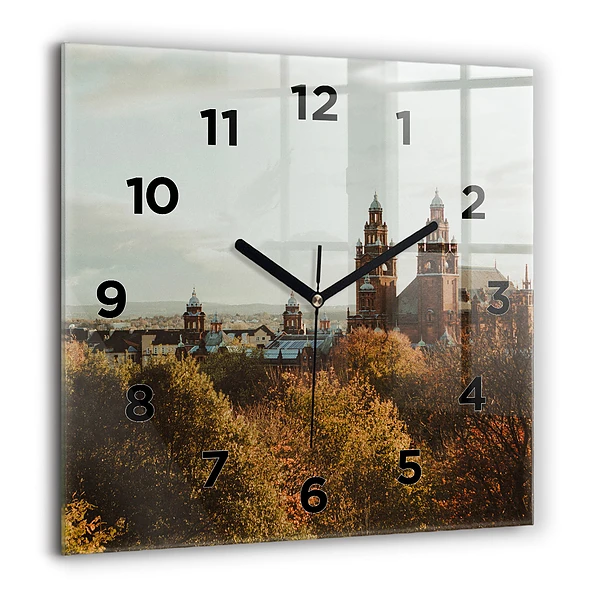 Wanduhr modern quadratisch Kunstgalerie in Glasgow