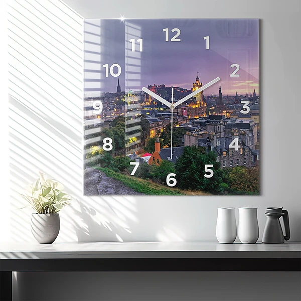 Wanduhr modern quadratisch Edinburgh vom Calton Hill aus
