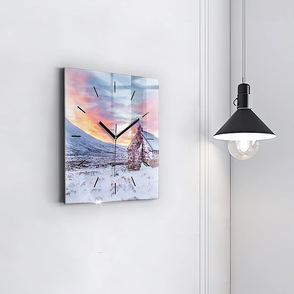 Wanduhr modern quadratisch Hütte in den Bergen
