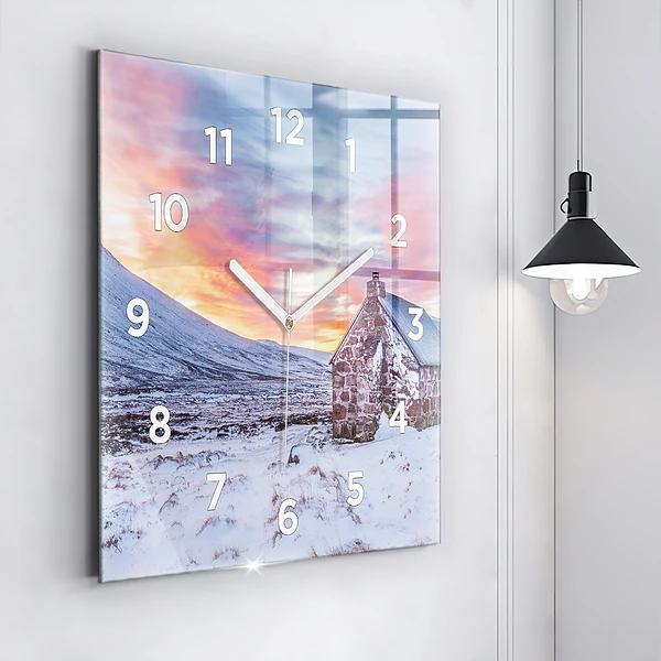 Wanduhr modern quadratisch Hütte in den Bergen