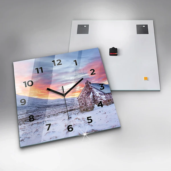 Wanduhr modern quadratisch Hütte in den Bergen