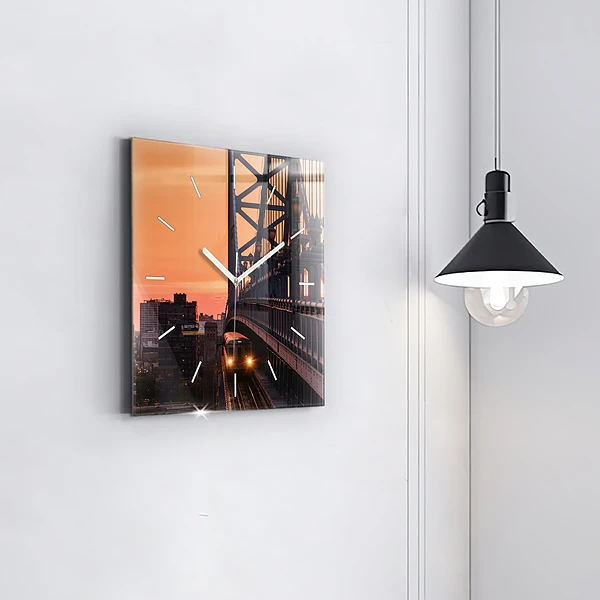 Wanduhr modern quadratisch Benjamin-Franklin-Brücke