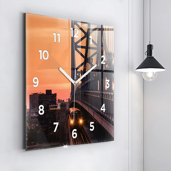 Wanduhr modern quadratisch Benjamin-Franklin-Brücke