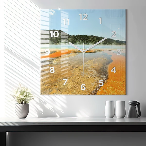 Wanduhr quadratisch mit motiv See mit Bergen