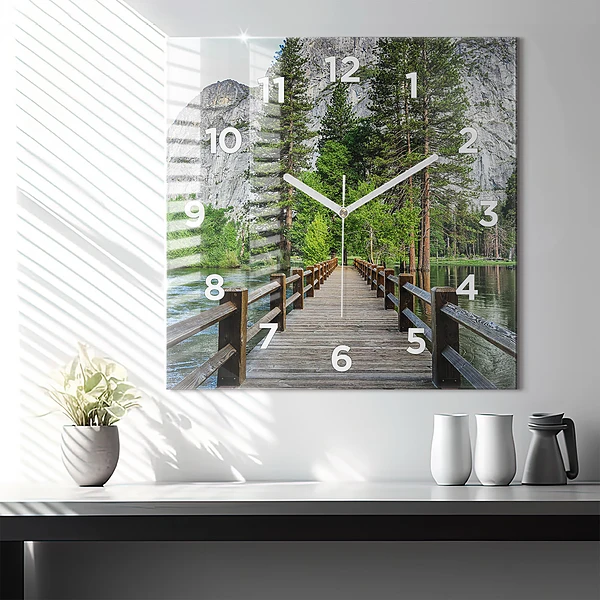 Wanduhr modern quadratisch Yosemite Holzbrücke