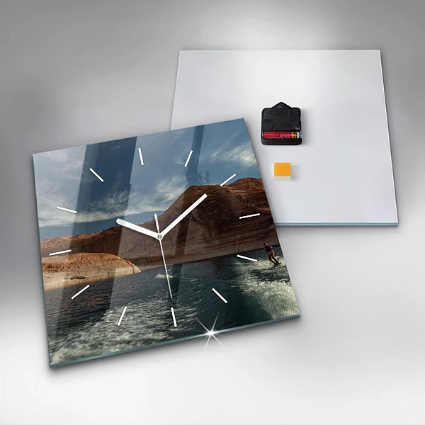 Wanduhr quadratisch mit motiv Person auf Wasserskiern