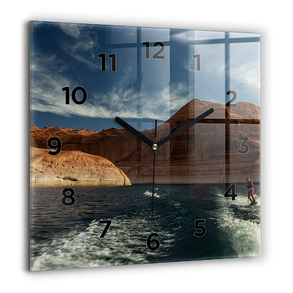 Wanduhr quadratisch mit motiv Person auf Wasserskiern