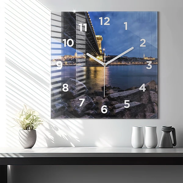 Wanduhr quadratisch mit motiv Felsenufer unter der Brücke