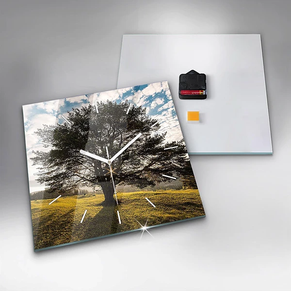 Wanduhr quadratisch Baum auf einem Hügel