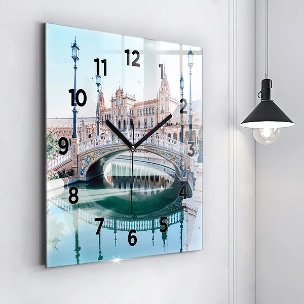 Wanduhr modern quadratisch Spanischer Platz in Sevilla