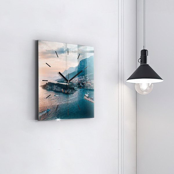 Wanduhr modern quadratisch Insel in Kroatien