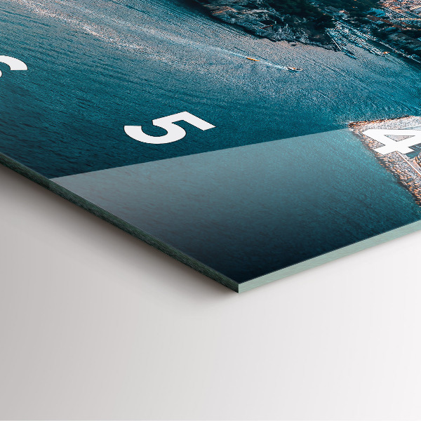 Wanduhr modern quadratisch Insel in Kroatien