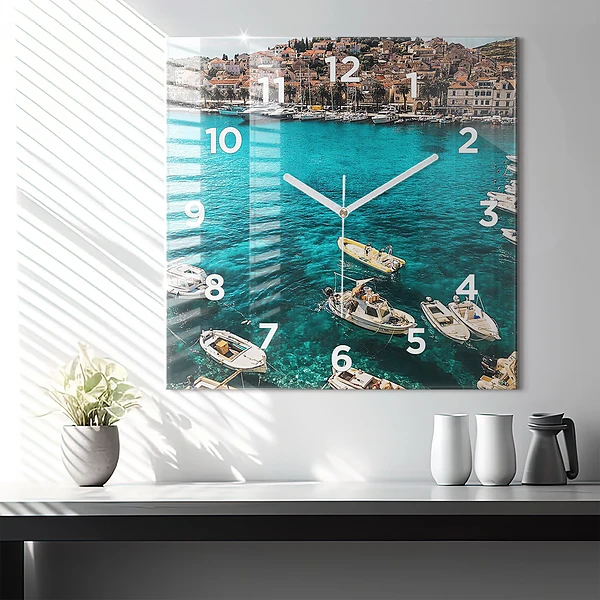 Wanduhr quadratisch Boote in Kroatien