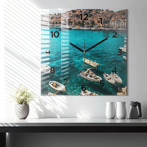 Wanduhr quadratisch Boote in Kroatien