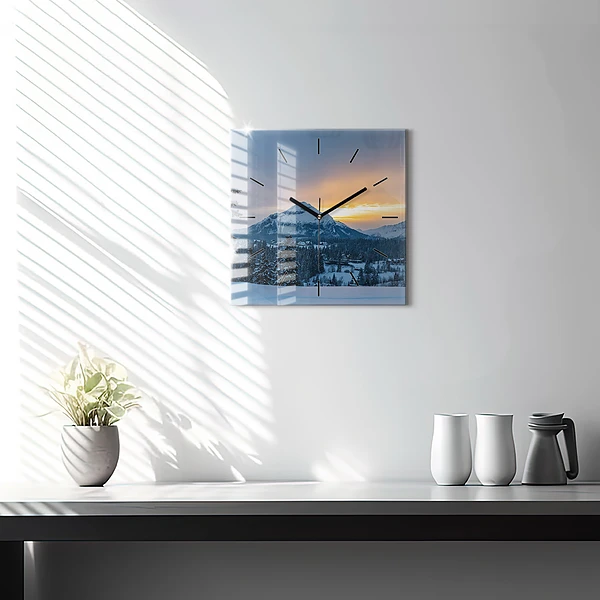 Wanduhr modern quadratisch Berglandschaft
