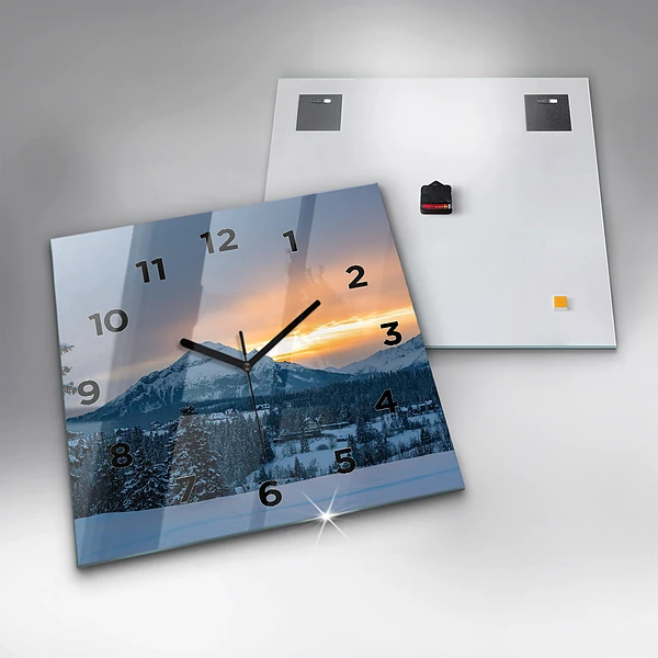 Wanduhr modern quadratisch Berglandschaft