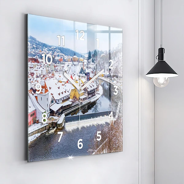 Wanduhr modern quadratisch Panorama einer Stadt im Winter