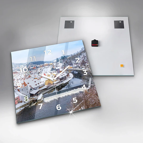 Wanduhr modern quadratisch Panorama einer Stadt im Winter