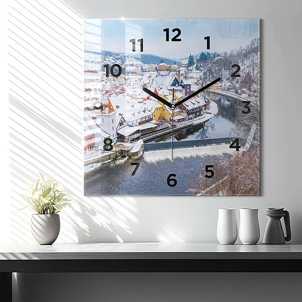 Wanduhr modern quadratisch Panorama einer Stadt im Winter