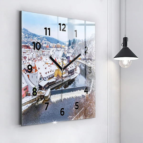 Wanduhr modern quadratisch Panorama einer Stadt im Winter
