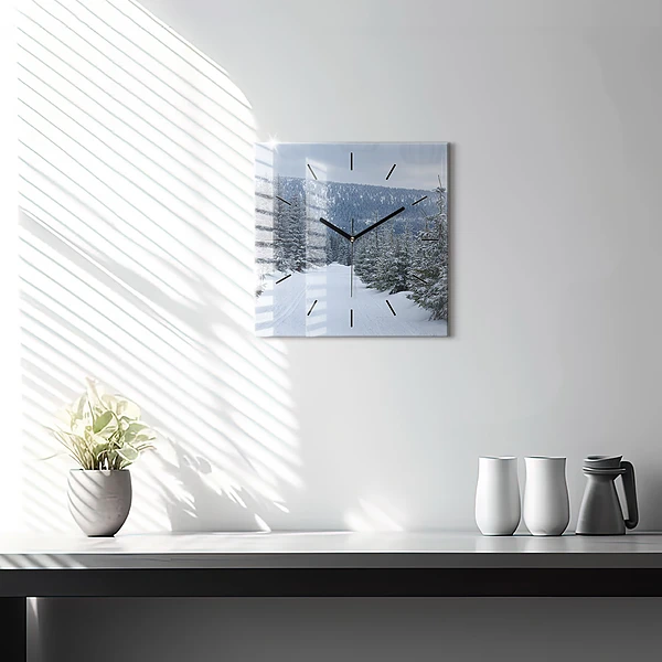 Wanduhr modern quadratisch Tschechisches Riesengebirge im Winter