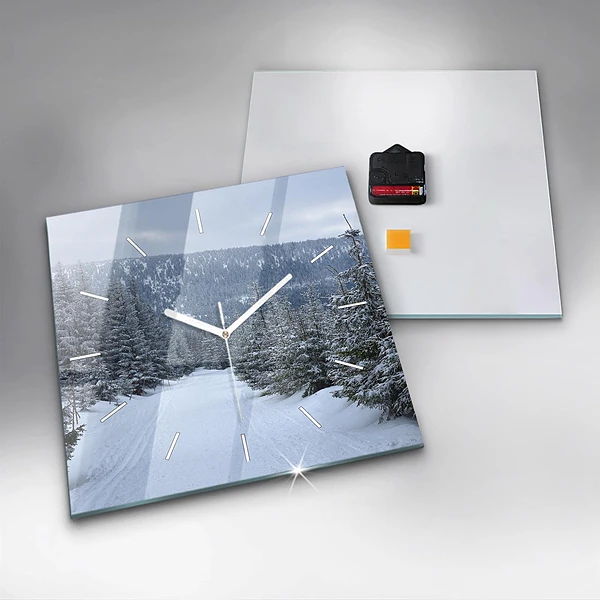 Wanduhr modern quadratisch Tschechisches Riesengebirge im Winter