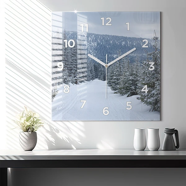 Wanduhr modern quadratisch Tschechisches Riesengebirge im Winter