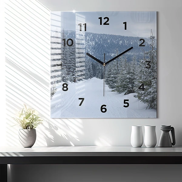 Wanduhr modern quadratisch Tschechisches Riesengebirge im Winter